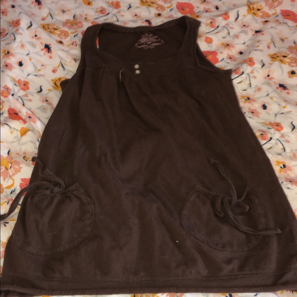 brown cute tee shirt with pockets